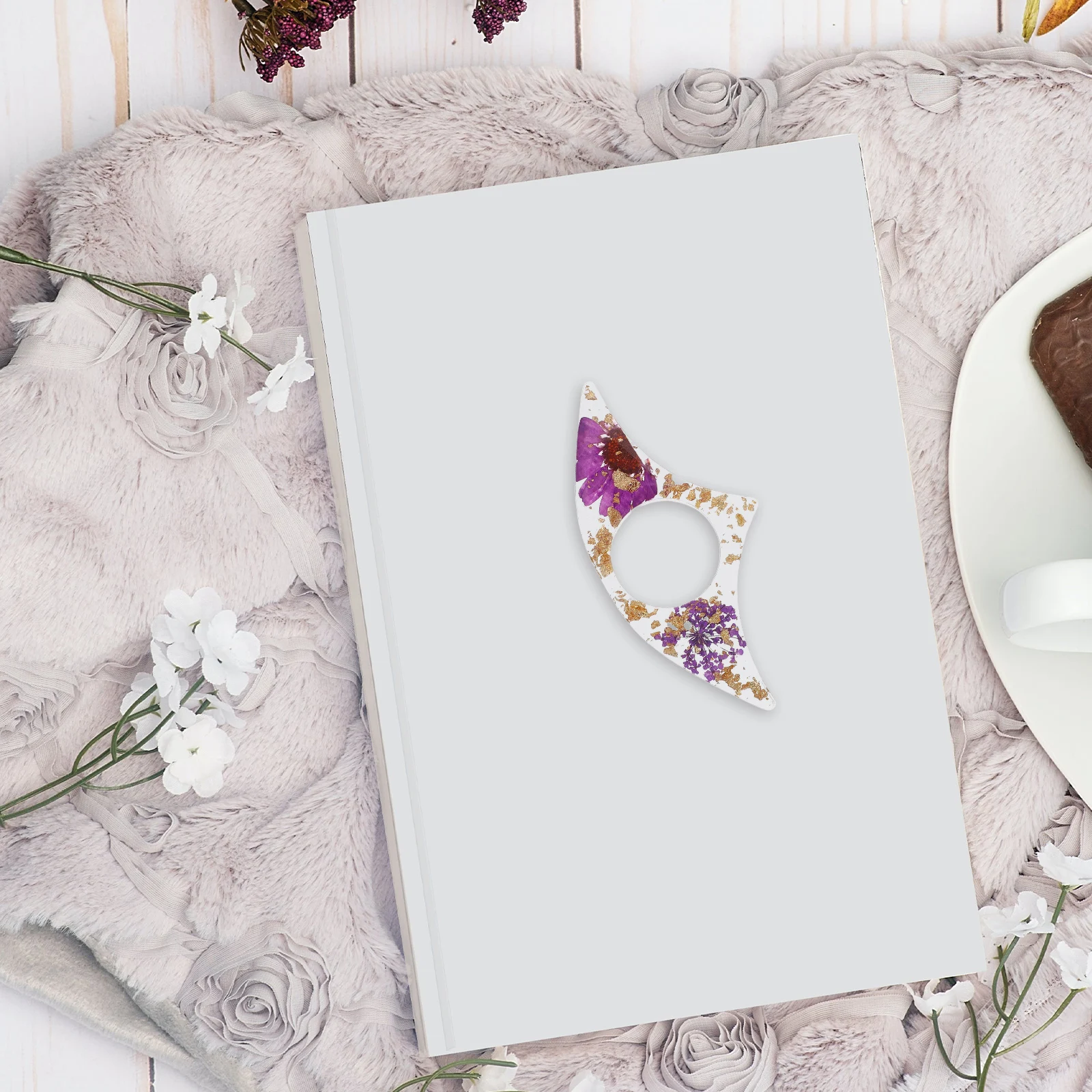 

3Pcs Flower Resin Thumb Book Page Holder Reading Accessory Dried Flower Bookmark for Students Creative Anchor Bookmark