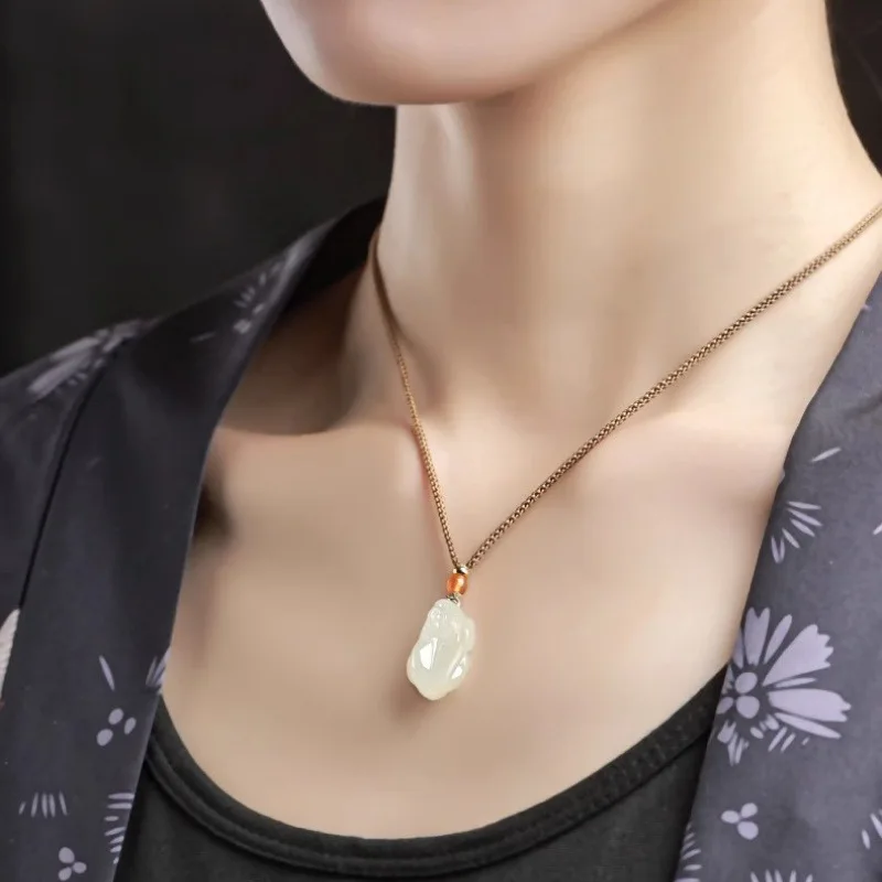 天然和天翡翠小貔貅ペンダント翡翠装飾中国風ユニセックスジュエリーホリデーギフト