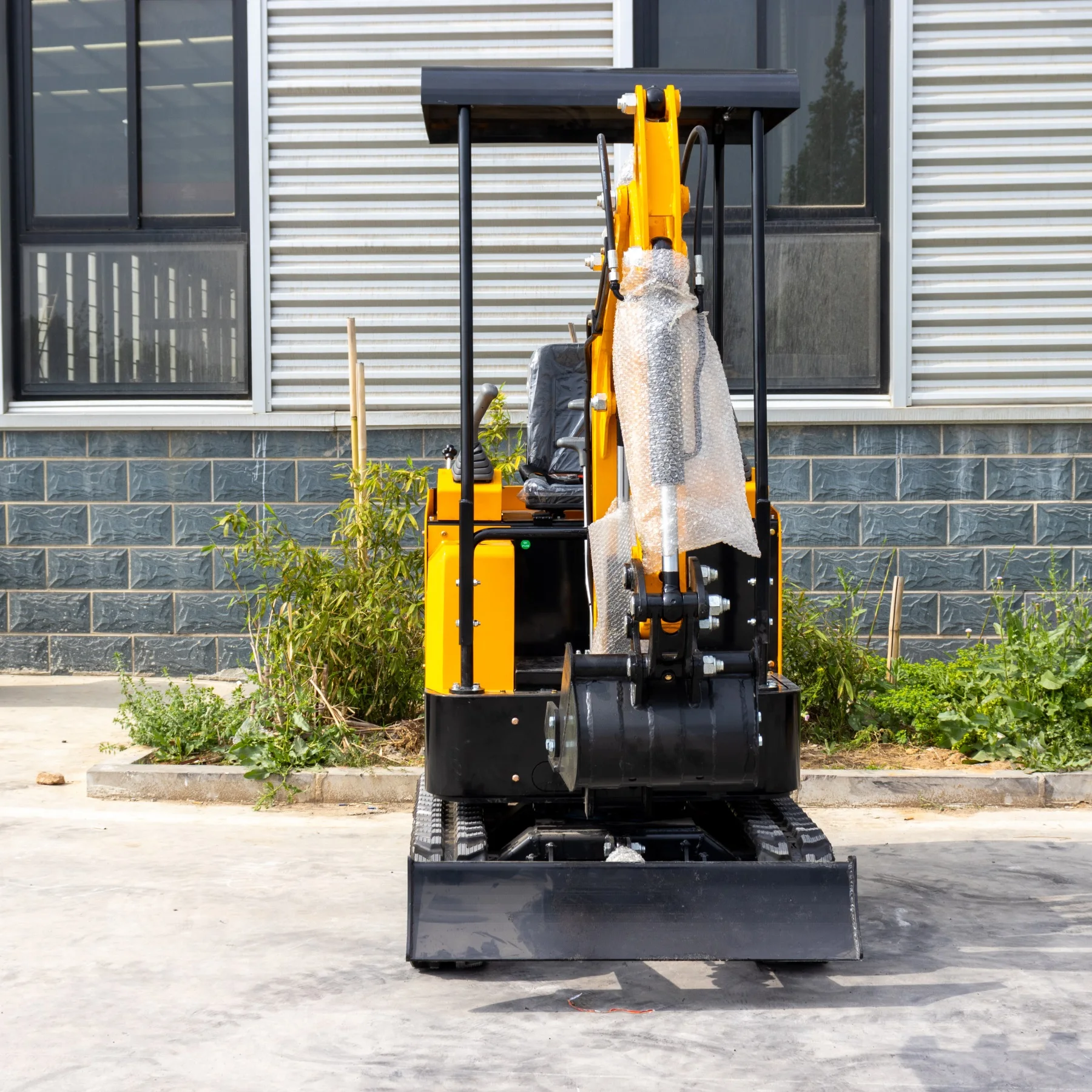 Mini Crawler Excavator Mini Digger With Attachment