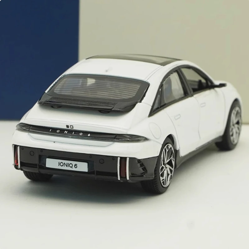 الأصلي 1:38 مقياس أيونيك 6 سبيكة سيارة نموذج مجموعة ثابتة زينت هدايا العيد اللعب