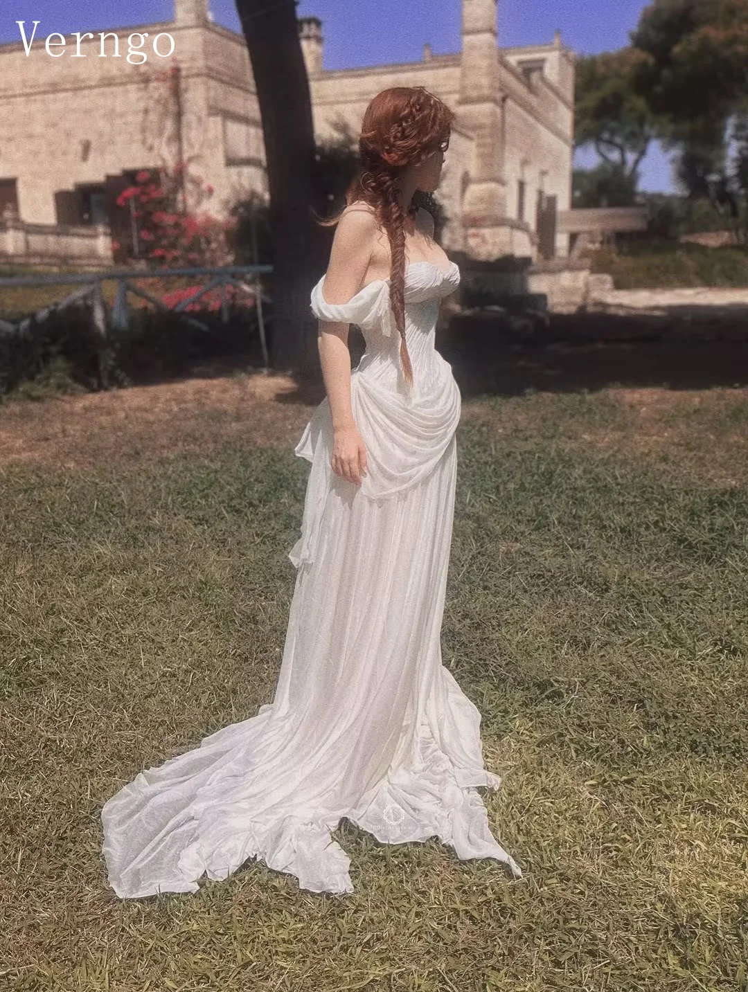 Verngo Elegantes, glänzendes Hochzeitskleid, schulterfrei, A-Linie, plissiert, Ballkleid, Brautkleid, anmutiges Brautkleid mit Schleppe, individuell anpassbar