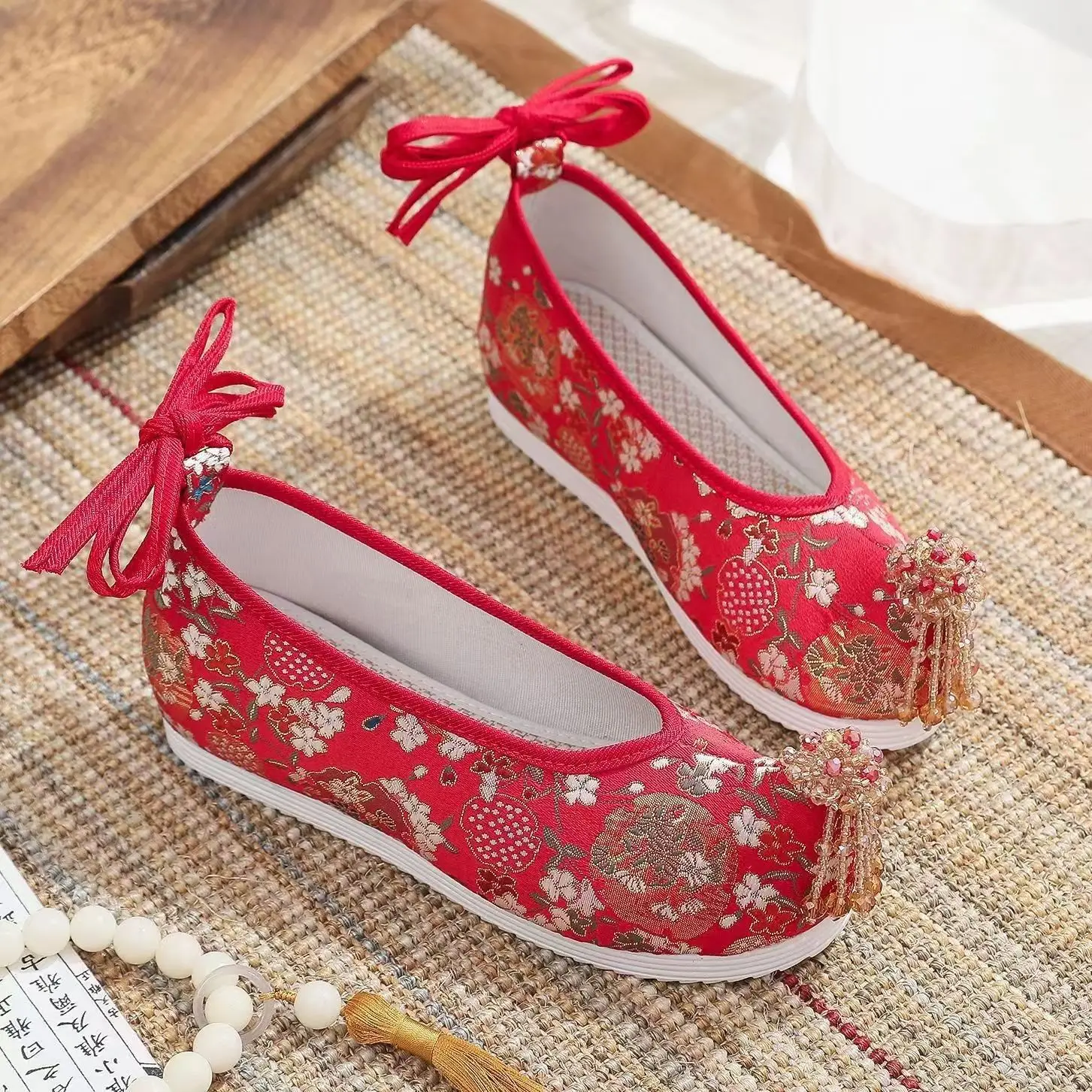 Women's Chinese Traditional Embroidered Shoes Flat Sole Shallow Lace Up Ethnic Style Retro Hanfu Shoe Tilt Toe Non Slip Bow Shoe