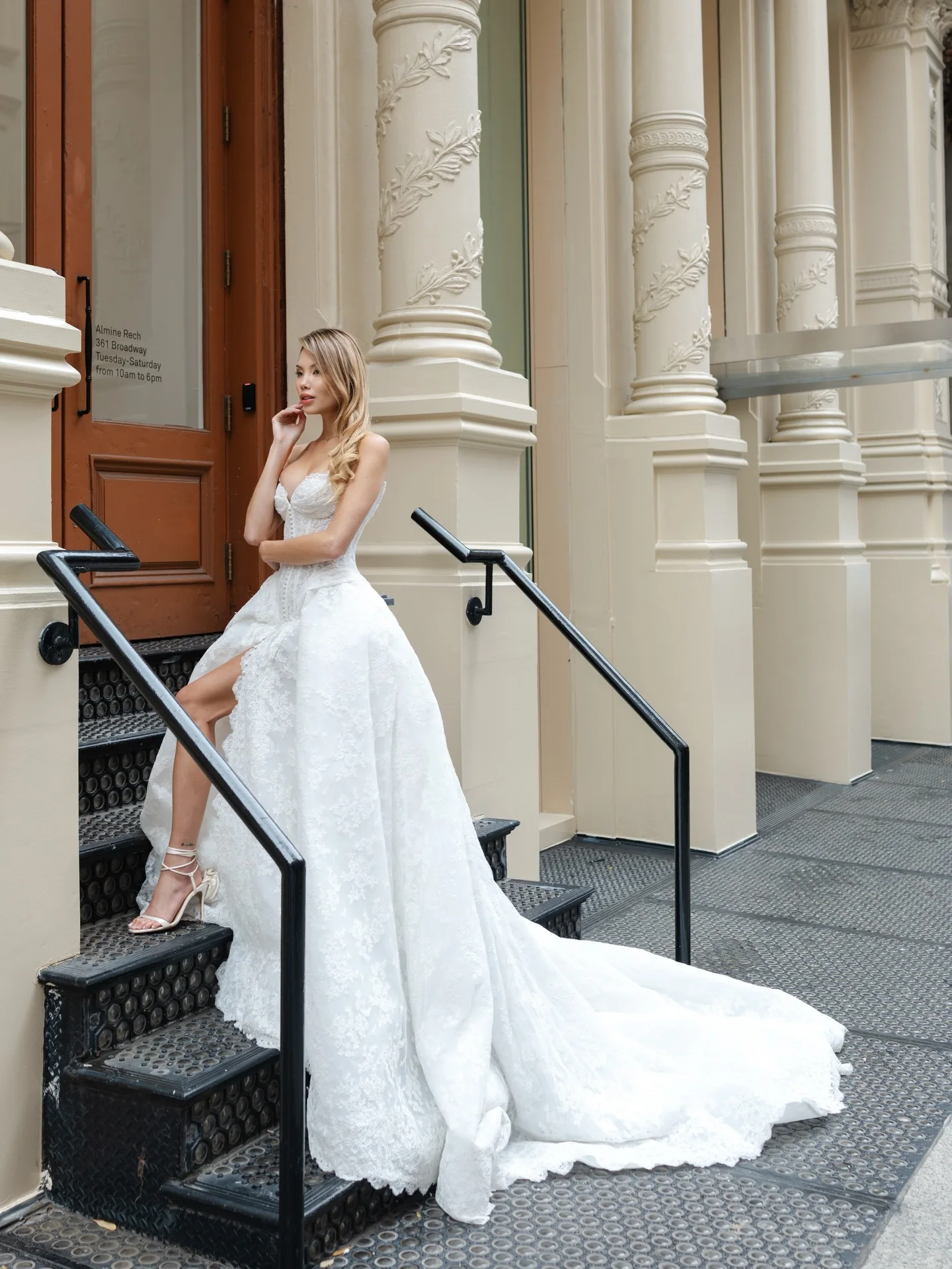 Sheer Fairy Wedding Dress Elegant Sweetheart Lace Draped Button Corset Dubai Luxury Bridal Ball Gown with Slit SW588 Customized