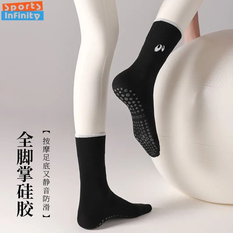 

Модные контрастные вышитые носки для йоги, противоскользящие хлопковые носки средней длины без костей для пилатеса, женские спортивные носки для танцев и фитнеса