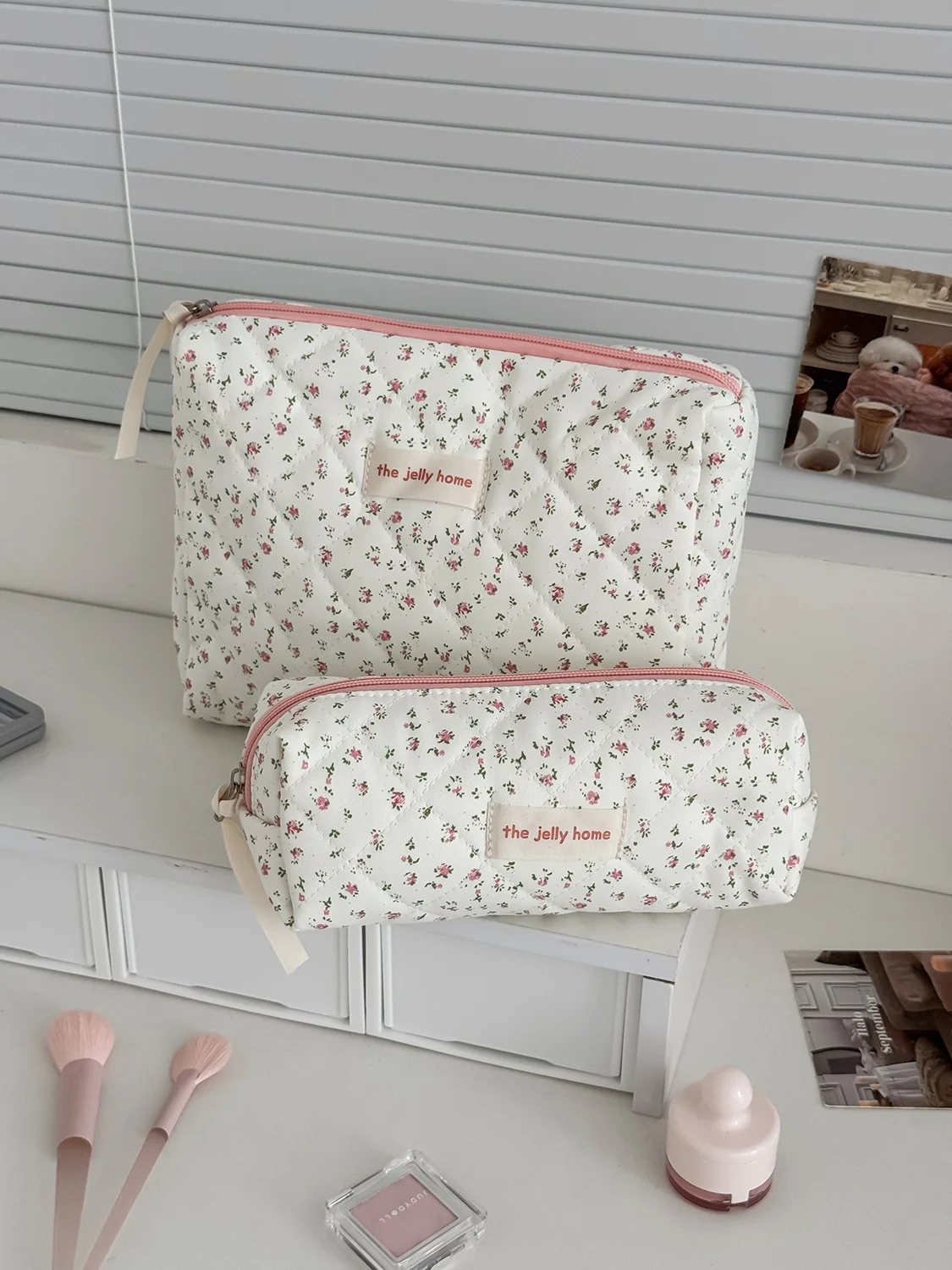 YT Large Capacity Toiletry Bag in Dark Night Black and Dawn White Floral Pattern Makeup Storage Bag, High Aesthetic, Fresh, Simp