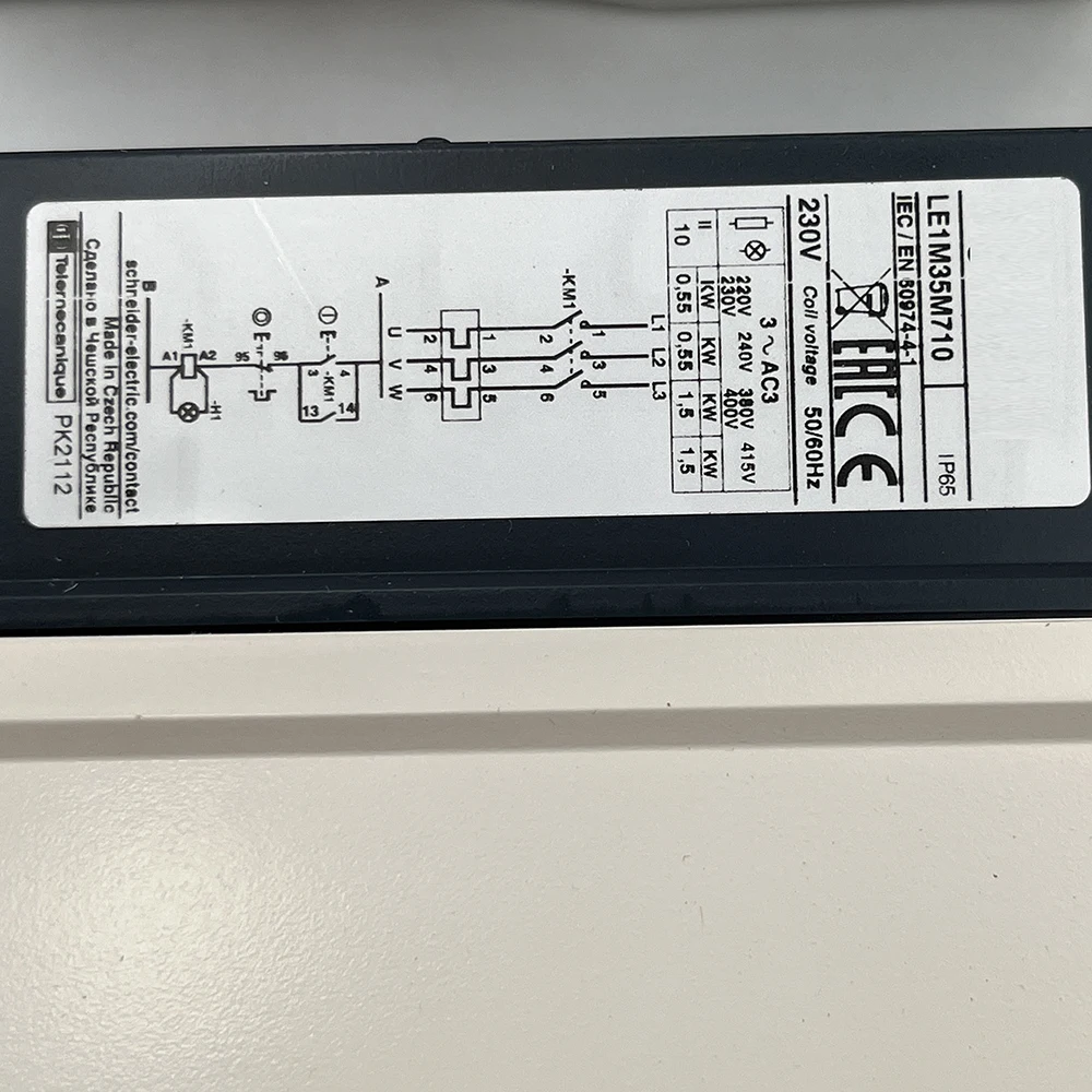 1 unidad 1.5KW, 2.6-3.7A voltaje de bobina 220V para potencia de Motor de arranque magnético Schneider LE1M35M710