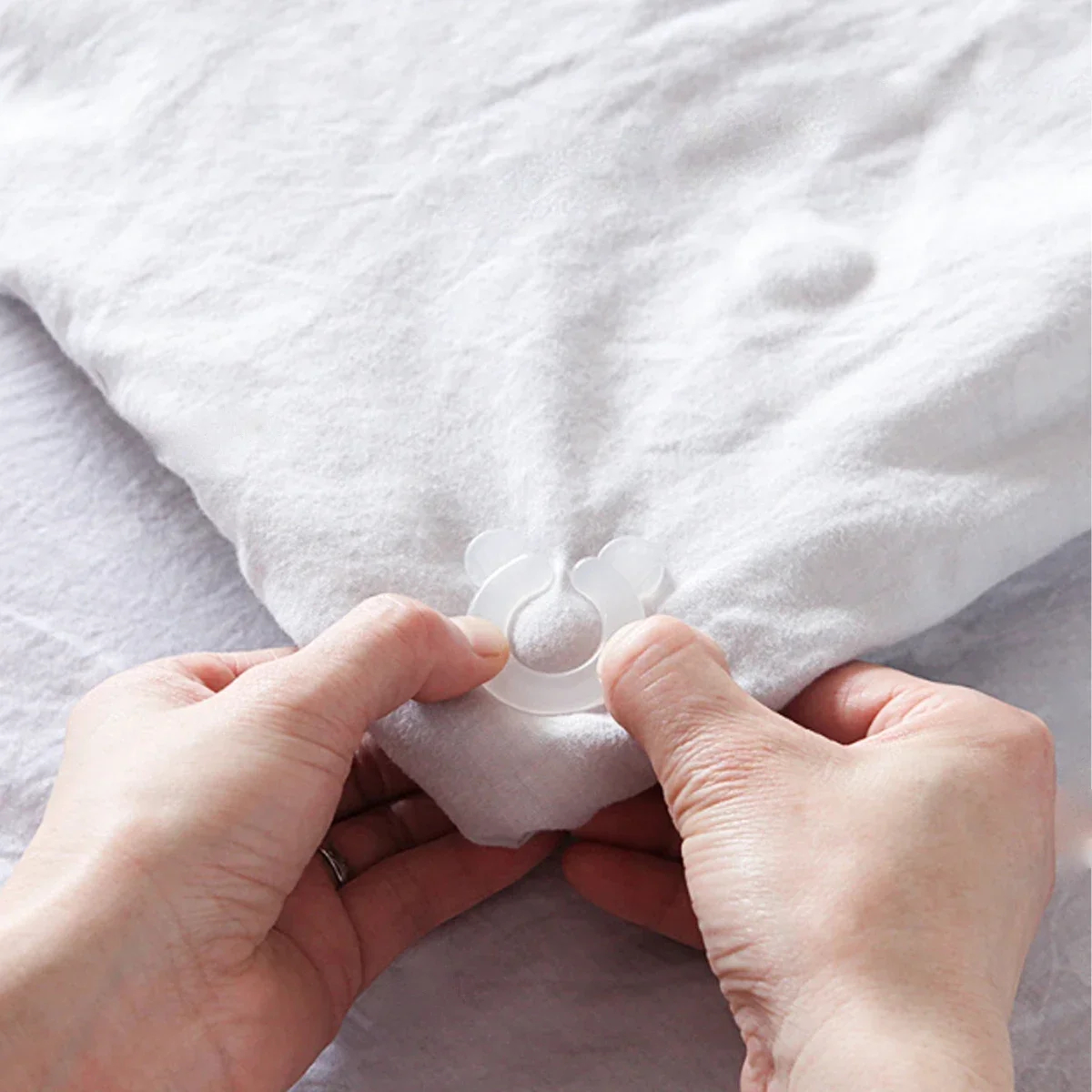 4/8pcs - Comfortable Quilt Clip Portable Blanket Sheet Accessories Fastener Clip Plastic Bed Down Quilt Rack Durable