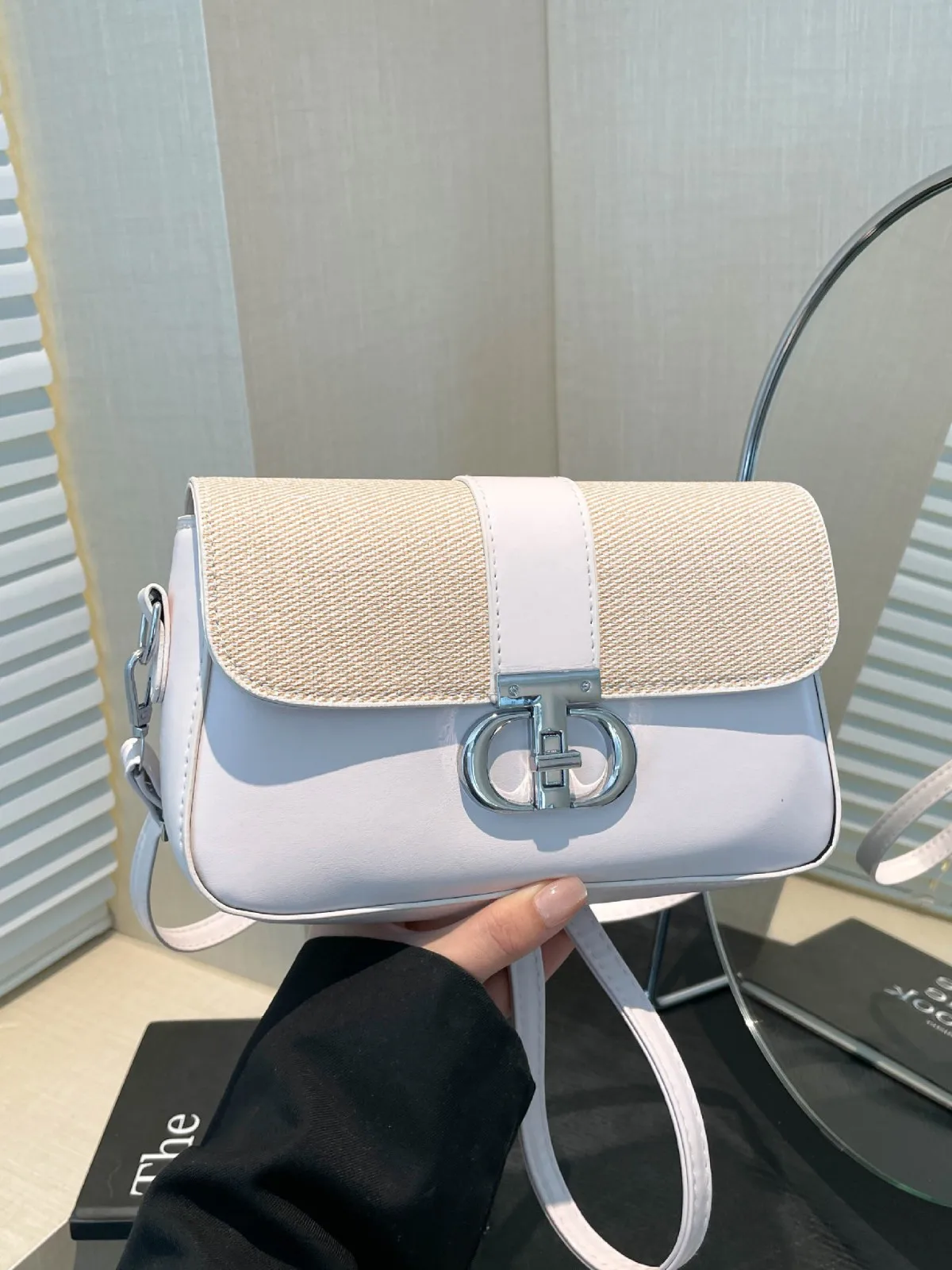 

New Color Contrasting Handheld Small Square Bag for Women 2026 Fashionable Luxury Casual Single Shoulder Cross Shoulder Bag for