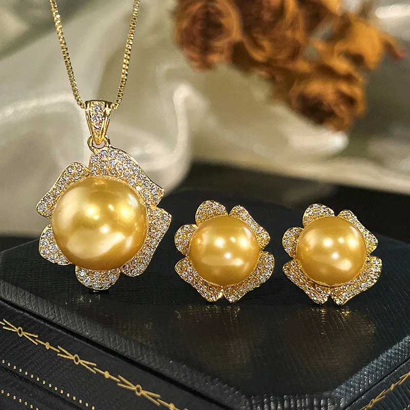 

Gold Tone Flower Shaped Jewelry with Round Pearl Zircon Elegant Statement Necklace Earrings Women Vintage Luxury Wedding Party