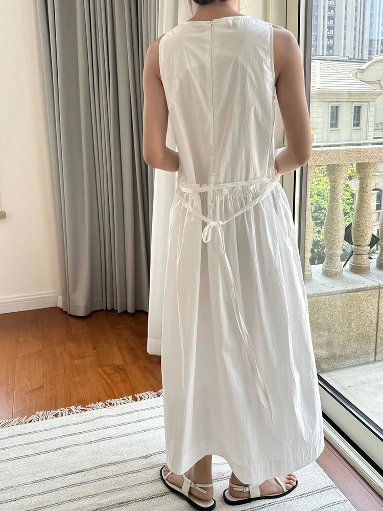 [EAM] Women White Thin Pleated Ruffles Big Size Elegant Dress New V-Neck Sleeveless Fashion Tide Spring Summer 2024 1DH6029