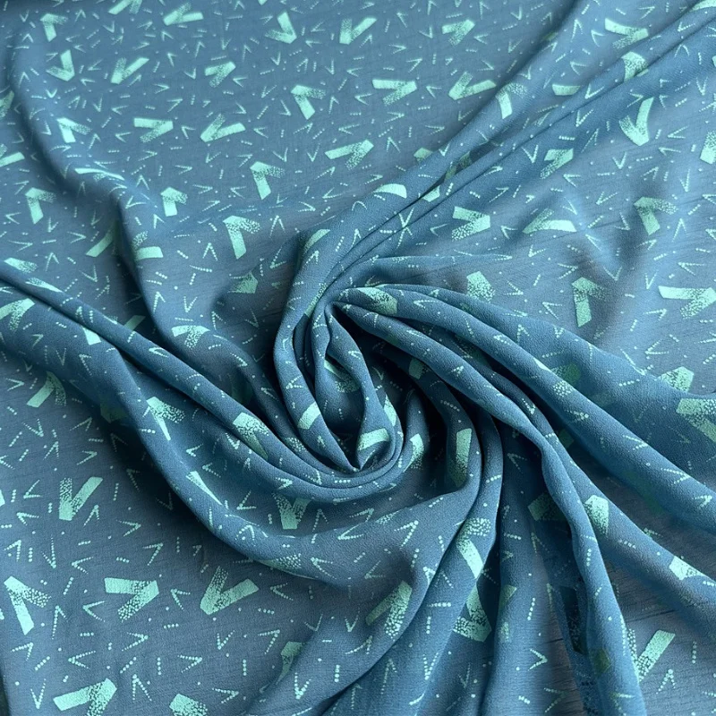 

1 метр, 100% шелк шелковицы, 12 мам, тонкая шелковая ткань из жоржета, синие буквы V, с принтом 104 м, ширина 41 дюйм, по дворам JN226