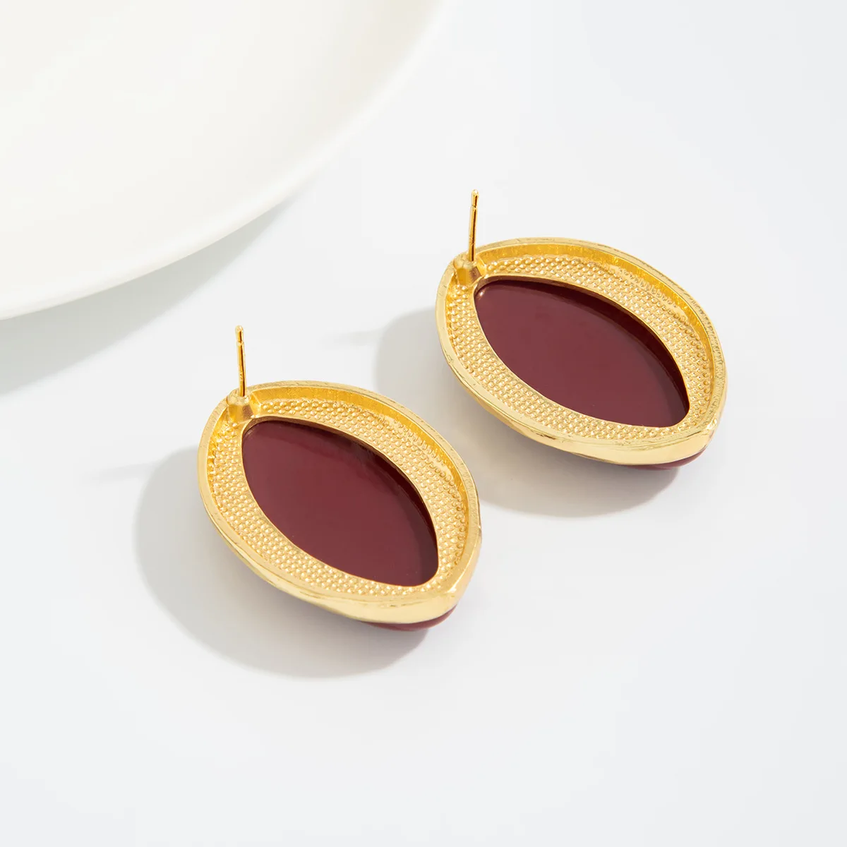 1 Pair Retro Resin Acrylic Oval Stud Earrings for Women Trendy Gold Color Geometric Earrings Fashion Jewelry Accessories image 5