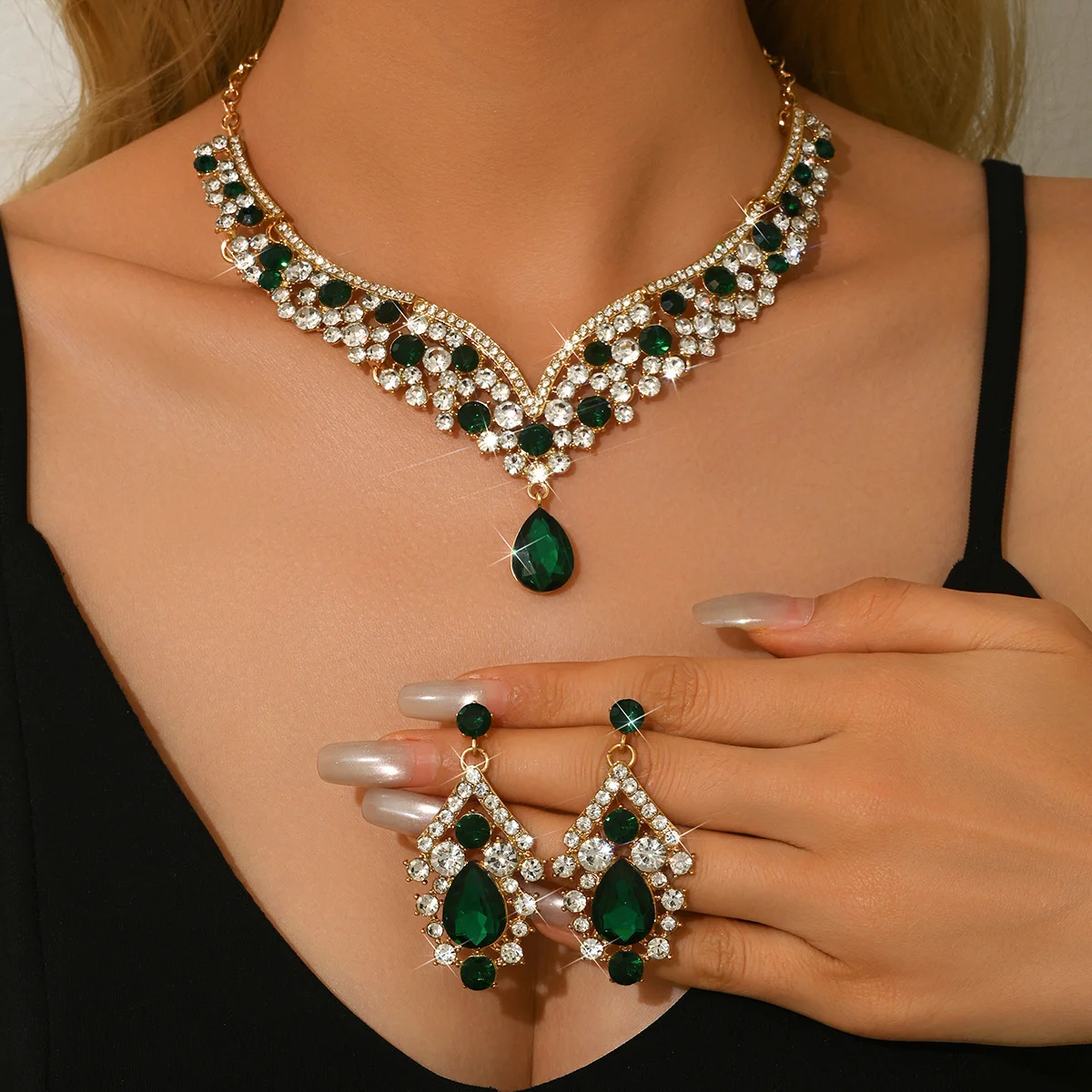 Manufacturer's Direct Sales of Alloy Rhinestones, Wedding Necklaces, Earrings, Accessories, Banquet Jewelry