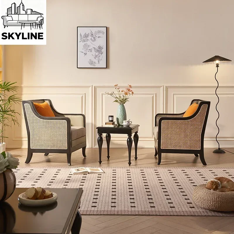 Dreiteiliges Set aus Rattan-Massivholz-Einzelsofastuhl und Teetisch