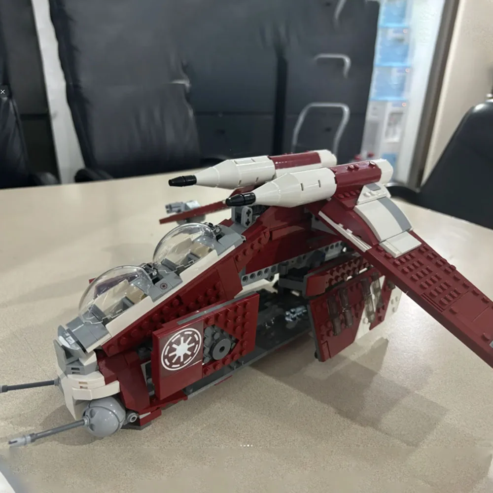 

Hot Toys 1083PCS Compatible Guard Gunship Building Blocks Bricks DIY Toys For Children Adult Birthday Christmas Gifts
