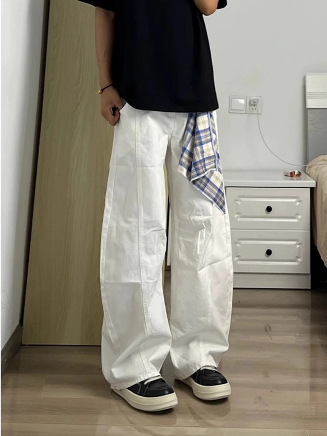 กางเกงยีนส์ทรงตรงขาตรงสำหรับฤดูร้อน กางเกงลำลองผู้ชายทรงหลวม ยาวคลุมเท้า ลายมีด สไตล์ไฮสตรีท