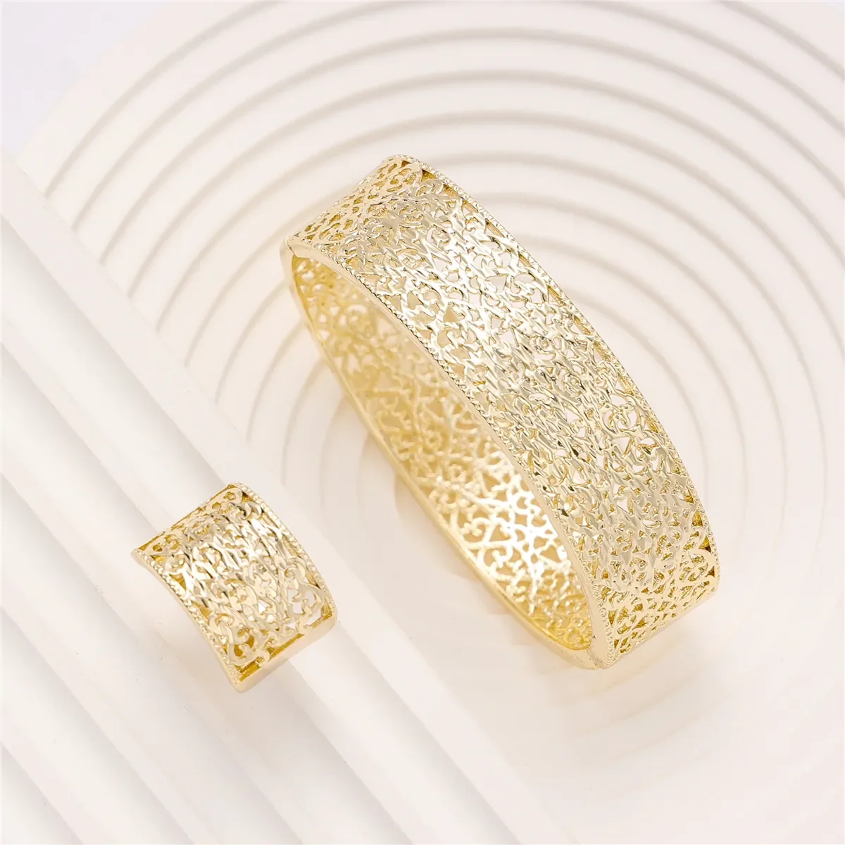 July 2022 New Bracelet Ring Set Exquisite Copper Gilding Holiday Exquisite Gifts Fashionable Women\'s Jewelry Wedding Accessories