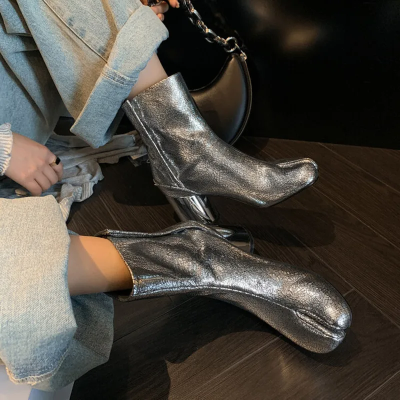 2026 Autumn Winter Soft Leather Split toe Tabi Women Ankle Boots Fashion Zip Thick High heels Chelsea Chunky Shoes Short Booties