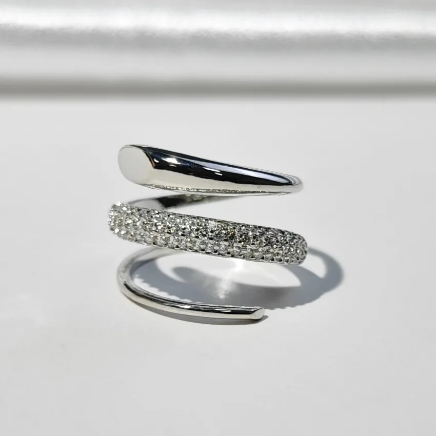 

Exquisite Micro Inlaid Zircon Double Layered Open Ring with Female Personality and Temperament Food Ring