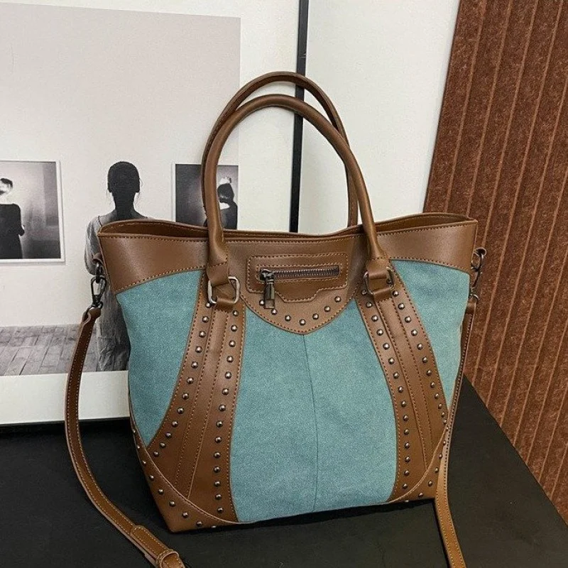 

High-End Ladies Tote Bag Crafted From Fine Leather Featuring High-End Quality And Famous Commuter Vintage Look​