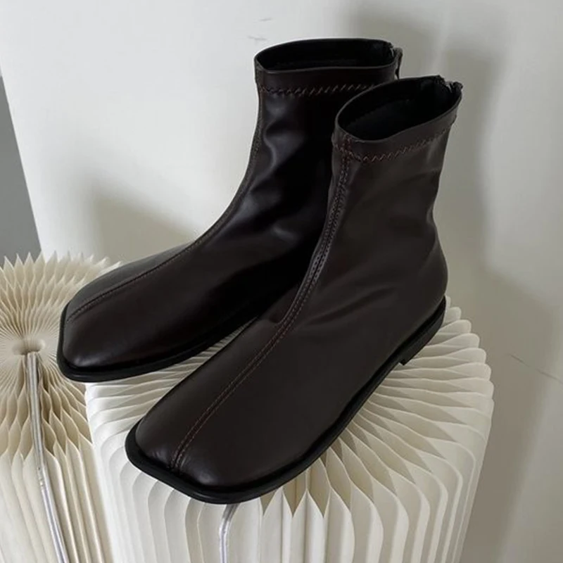 Flache Damen-Stiefeletten mit quadratischer Zehenpartie, elegante Goth-Damen-Lederstiefel, Winter-Frau, modische Schneestiefel, 2025, Designer-Dame-Zapatos