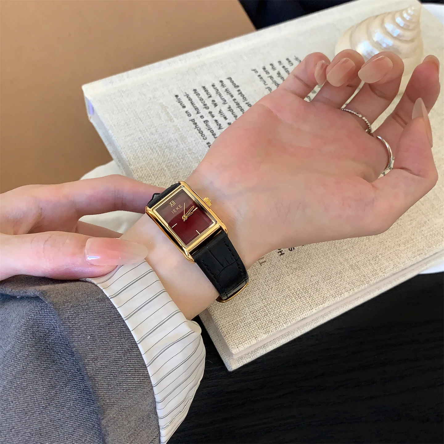 Niche high-end retro literary rectangular watch, female student small and versatile exquisite light luxury belt watch