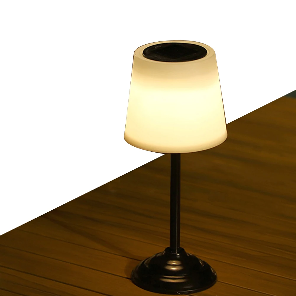 Tafellamp op zonne-energie Metalen bedlampje Warm licht Slaaplampje met lampenkap Eenvoudig leeslampje voor slaapkamer, woonkamer