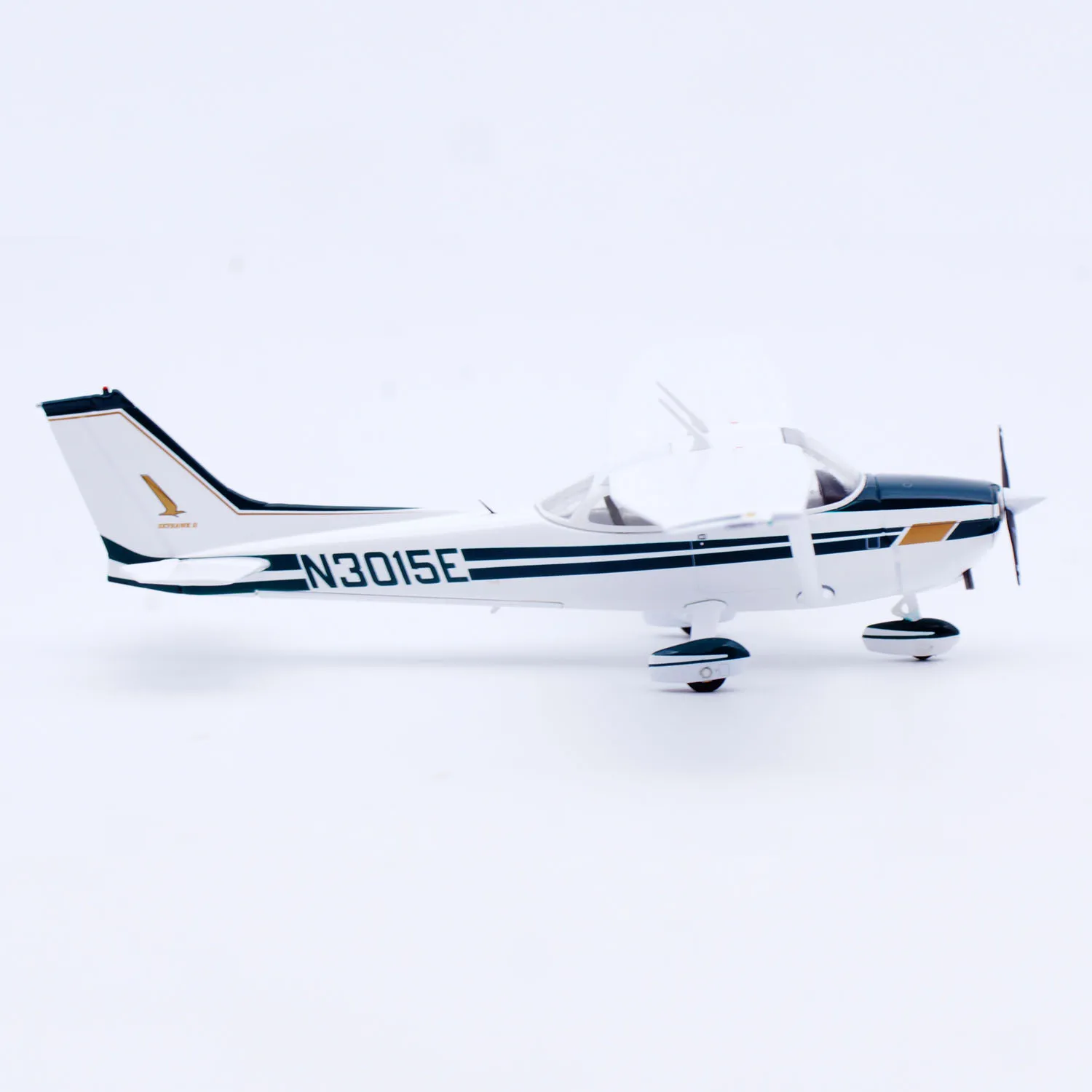 XX172001 Alloy Collectible Plane Gift JC Wings 1:72 Private Cessna 172 [Emergency water landing] Diecast Aircraft Model N3015E - Image 6