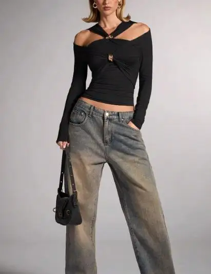 

Women's T-Shirt 2026 Summer Slim Fit New Trend Personality, Off Shoulder Design Metal Buckle Tight Fitting Long Sleeved T-Shirt