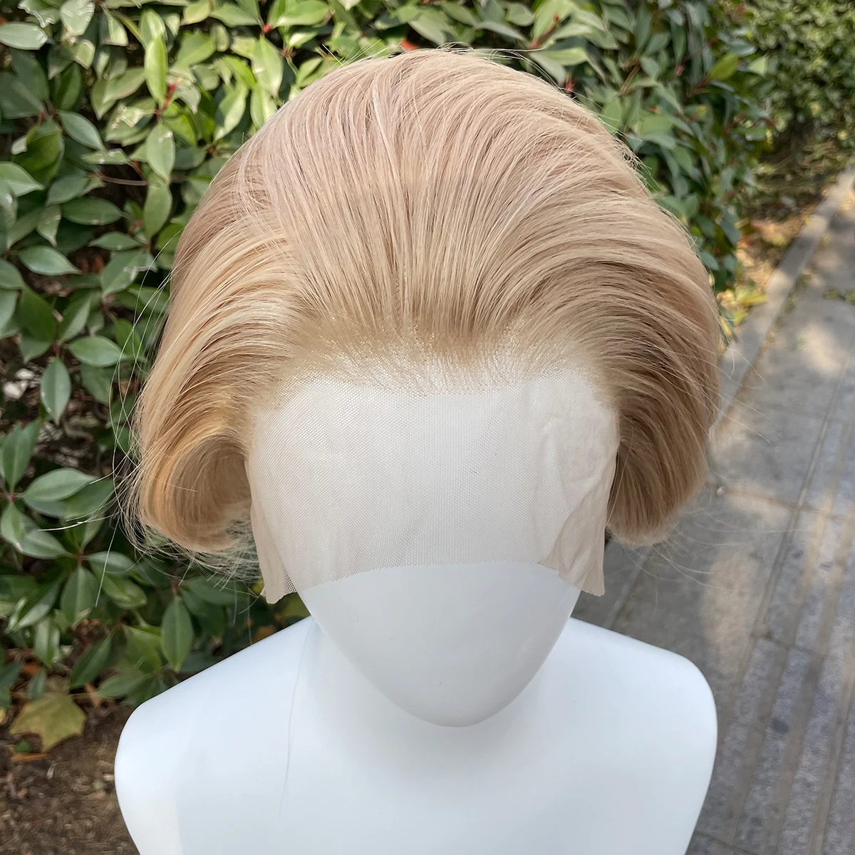 Honigblonde kurze Bob-Schnitt 13 x 4 synthetische Lace-Front-Perücken für Frauen, Pixie-Kunsthaar-Perücken, halb handgebunden, ohne Kleber, 150 % – Detail 1