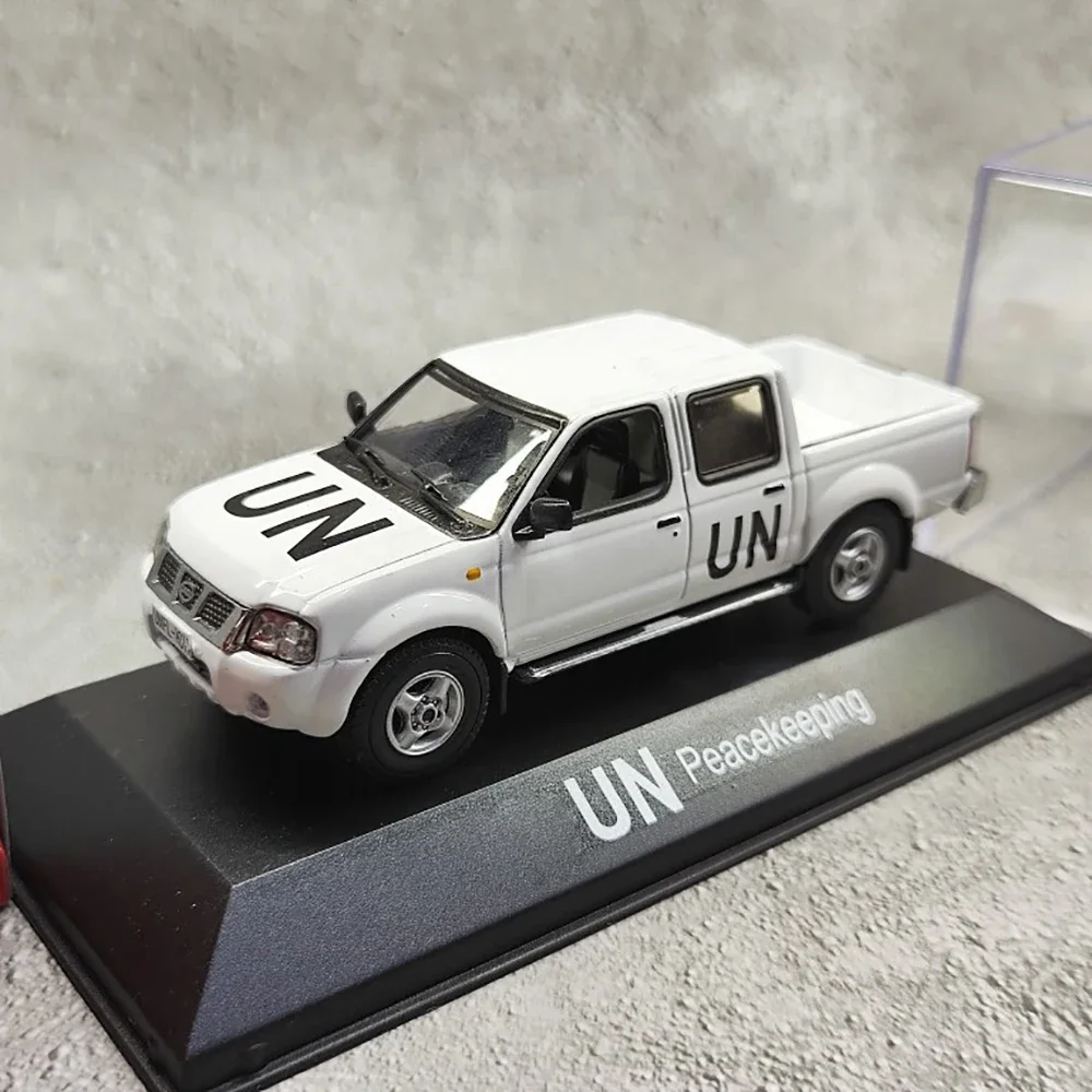 J-COLLECTION 1:43 Scale Nissan Pickup Peacekeeping Force Truck Alloy Diecast Vehicle Model Children's Toy Metal Transporter Car