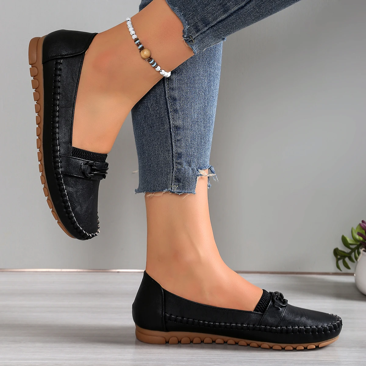 

Women’s Comfortable Slip-On Loafers, Lightweight Breathable Wide Fit Flats with Chain Decoration