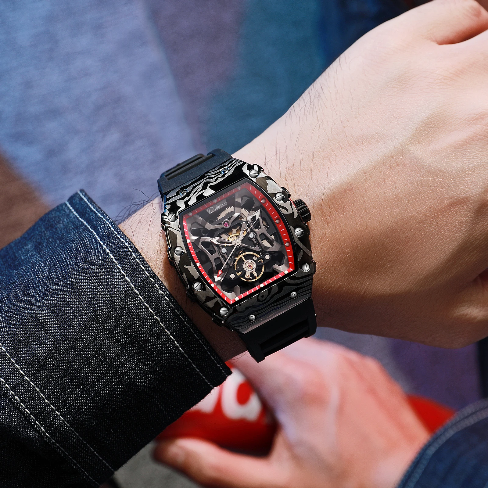 Dulunwe Mechanical Men's Automatic Watch Imitation Carbon Fiber Pattern Tonneau Design Waterproof Hollow Wristwatches For Men