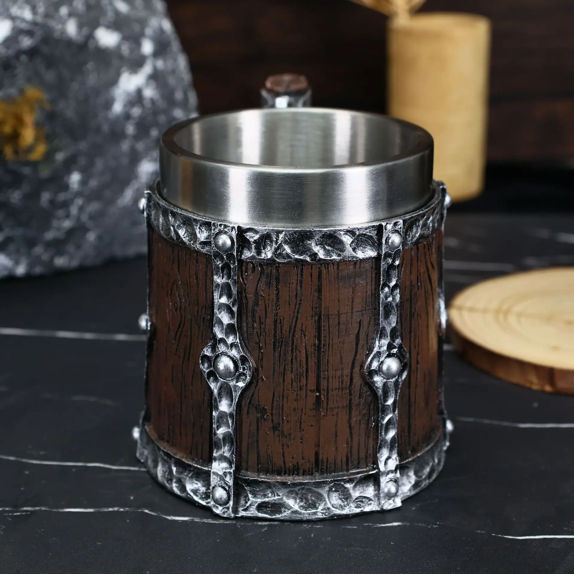 Imitation Wooden Viking Beer Mug Battle Axe Handle Mug Resin Stainless Steel Liner Tankard Whiskey Cups Coffee Cup Home Decor
