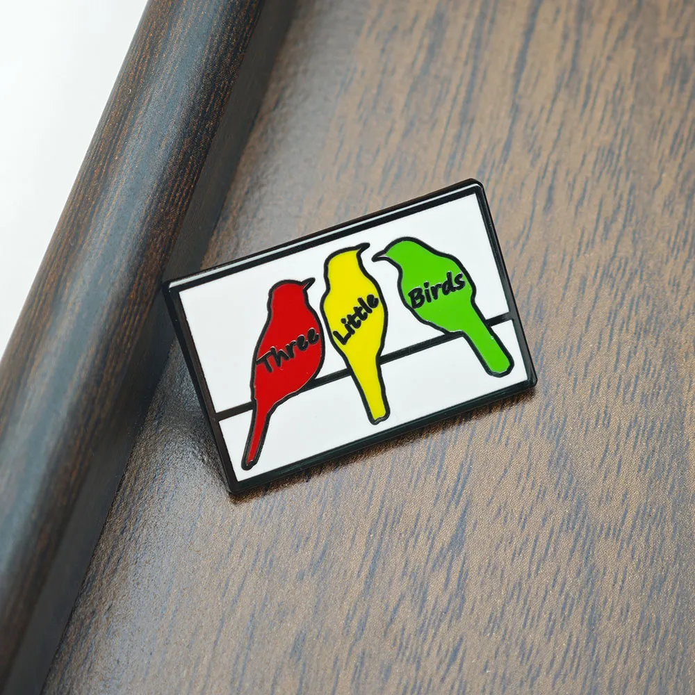 Bob Marley Three Little Birds Metall-Emaille-Anstecknadel, Reggae-Musik-Brosche, Rasta-Farben, Abzeichen, Reversnadeln, Geschenk für Fans, Rucksack-Schmuck – Detail 10