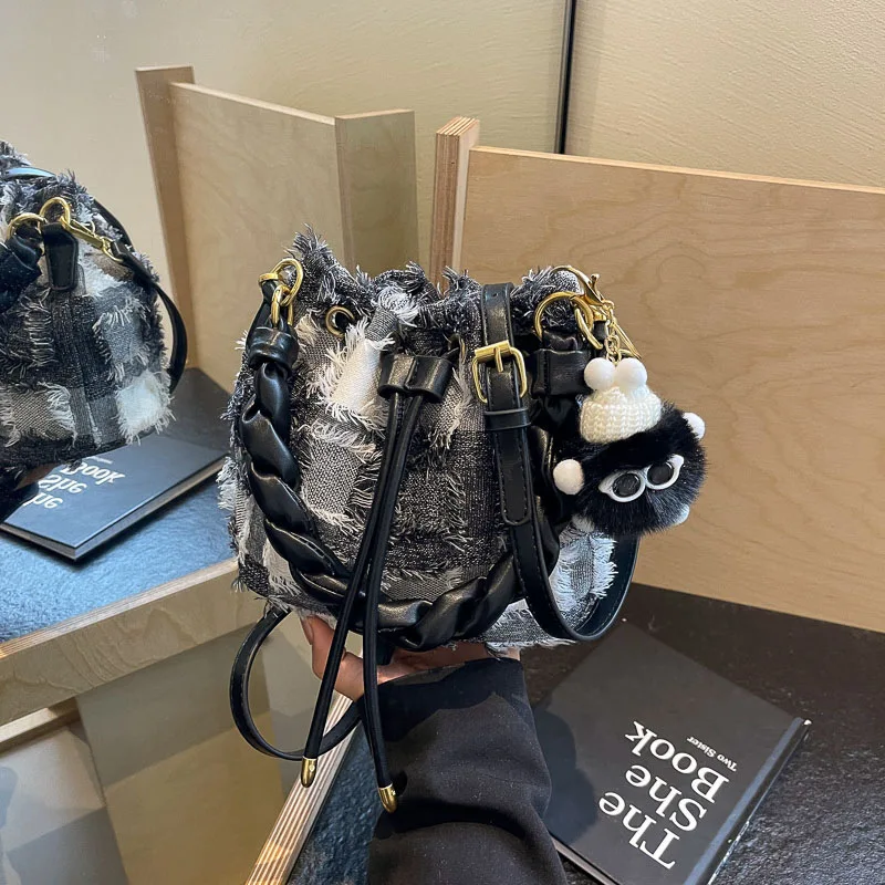 

Новая женская сумка премиум-класса Xiaoxiangfeng 2025 года — однотонная цепочка, стеганая сумка через плечо через плечо