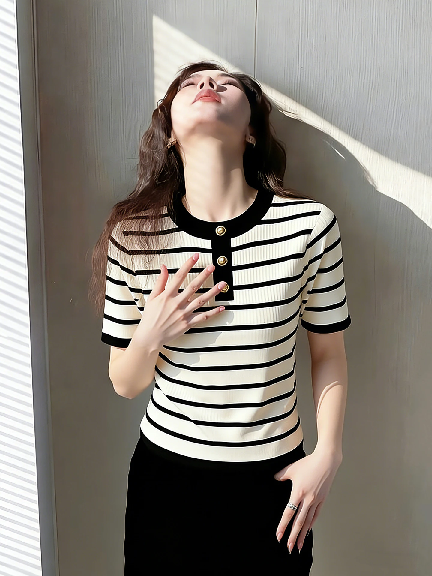 

Chic Color Block Striped Knitwear Korean Style Commute Versatile Short Sleeve Design Summer 2026 Women's Silk Top