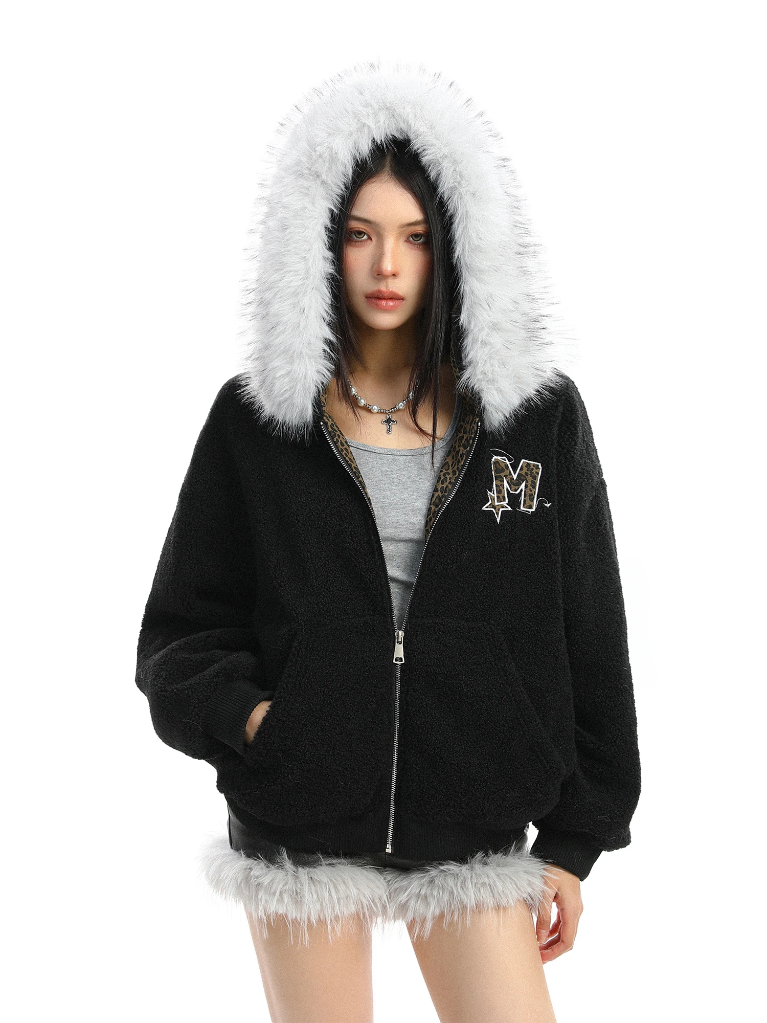 

Утепленная женская зимняя повседневная куртка из хлопка с капюшоном, вышивкой и леопардовым принтом, на подкладке из овечьего бархата