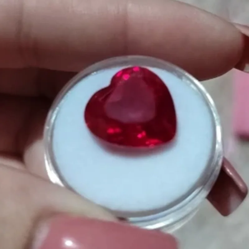 Gema de rubí con forma de corazón en caja de primera calidad, luz UV brillante, gema de claridad VVS VVS para anillo de compromiso/piedra de nacimiento, fabricación de joyas/colección/regalo