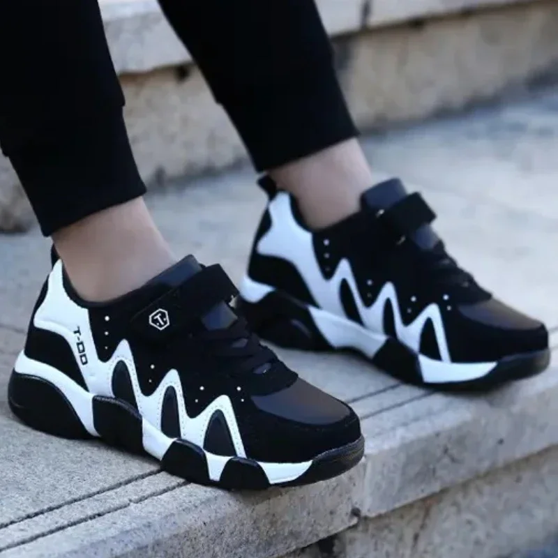 

Four Seasons Flat Heel Parent-child Color-matching Fashionable and Versatile New Wear-resistant and Anti-slip Sports Shoes