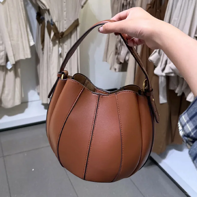 

Fashionable Summer New Women's Bucket Design Large Capacity Crossbody Bag Retro Splicing Line Decoration Drawstring Commuter Han