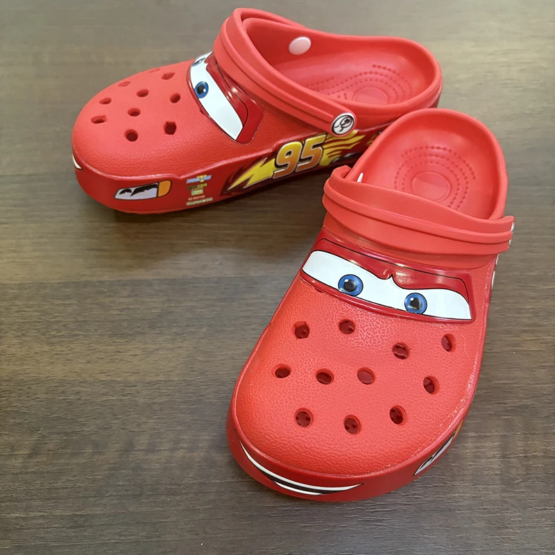 Тапочки с отверстиями Disney Pixar Lightning Mcqueens, однотонные водонепроницаемые тапочки с героями мультфильмов, подходят для уличных сандалий, дышащая обувь из ЭВА, подарок