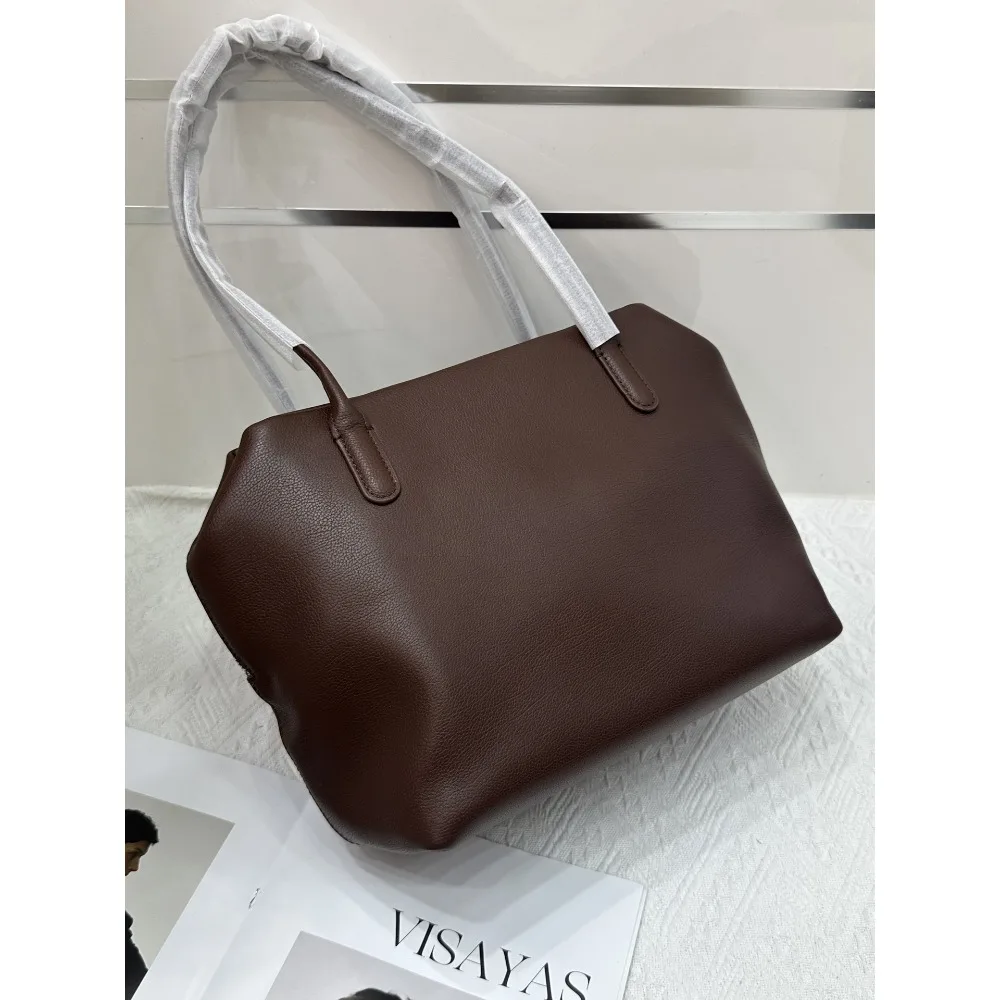 

Light Luxury High-end Sense, Early Spring Leather First Layer Large-capacity Bowling Handbag Niche Design Simple and Versatile