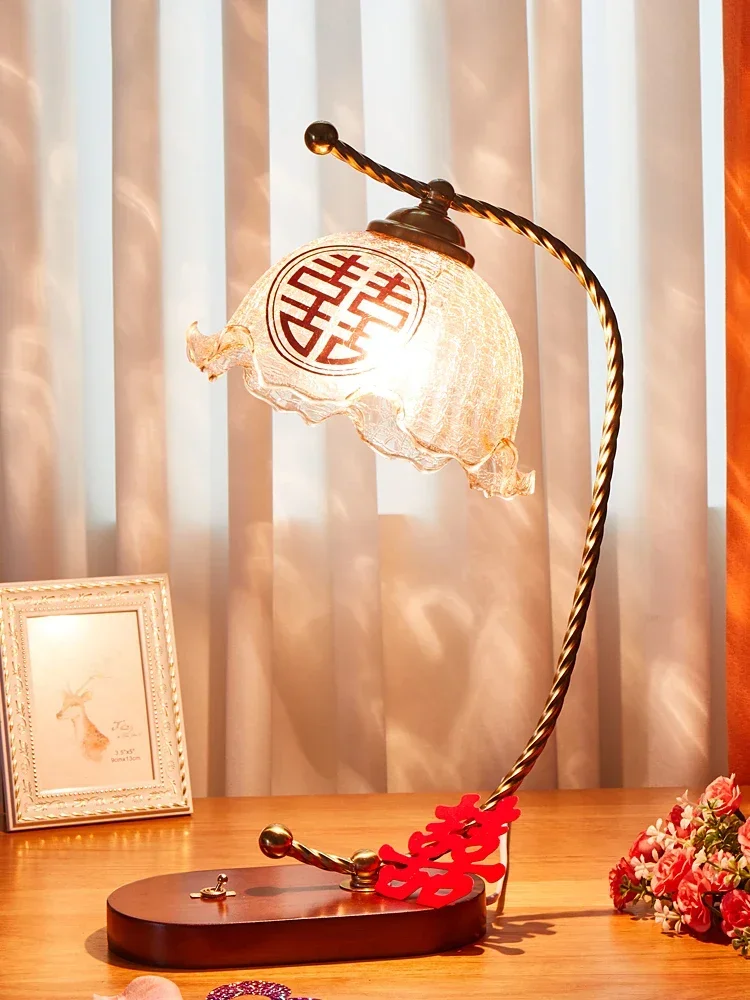 

A pair of wedding bedside lights as a gift for the newlyweds, a retro dowry gift in the wedding room