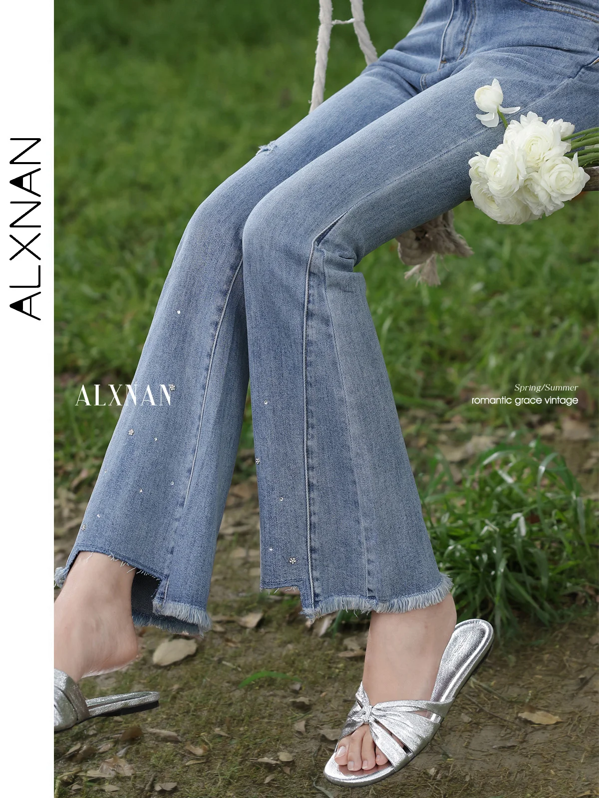 

ALXNAN Women's Blue Flared Jeans Vintage High-waist Diamond Jeans 2025 Summer Elegant Cotton Chic Long Denim Pants Female L55616