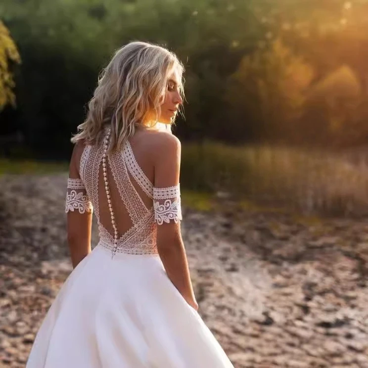 Elegant A-Line Wedding Dress Lace Halter Short Sleeves Court Train Appliques Casual White Wedding Dress 2025 Free Customized