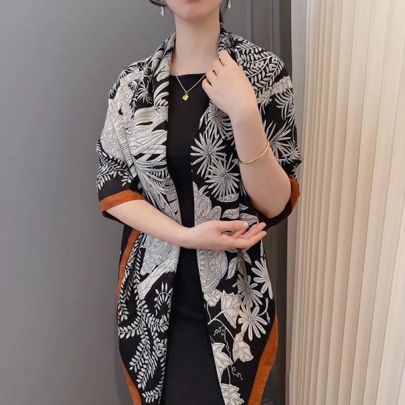 

Яркий шарф с узором из листьев для женщин, 130x130 см, легкая хлопково-льняная шаль или шарф – идеально для кондиционированных помещений и путешествий.