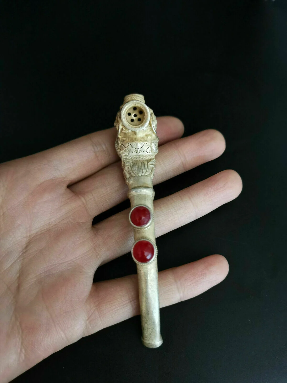 China Old Tibet Silver Carve Scalable Tibetan silver inlaid red jade pipe