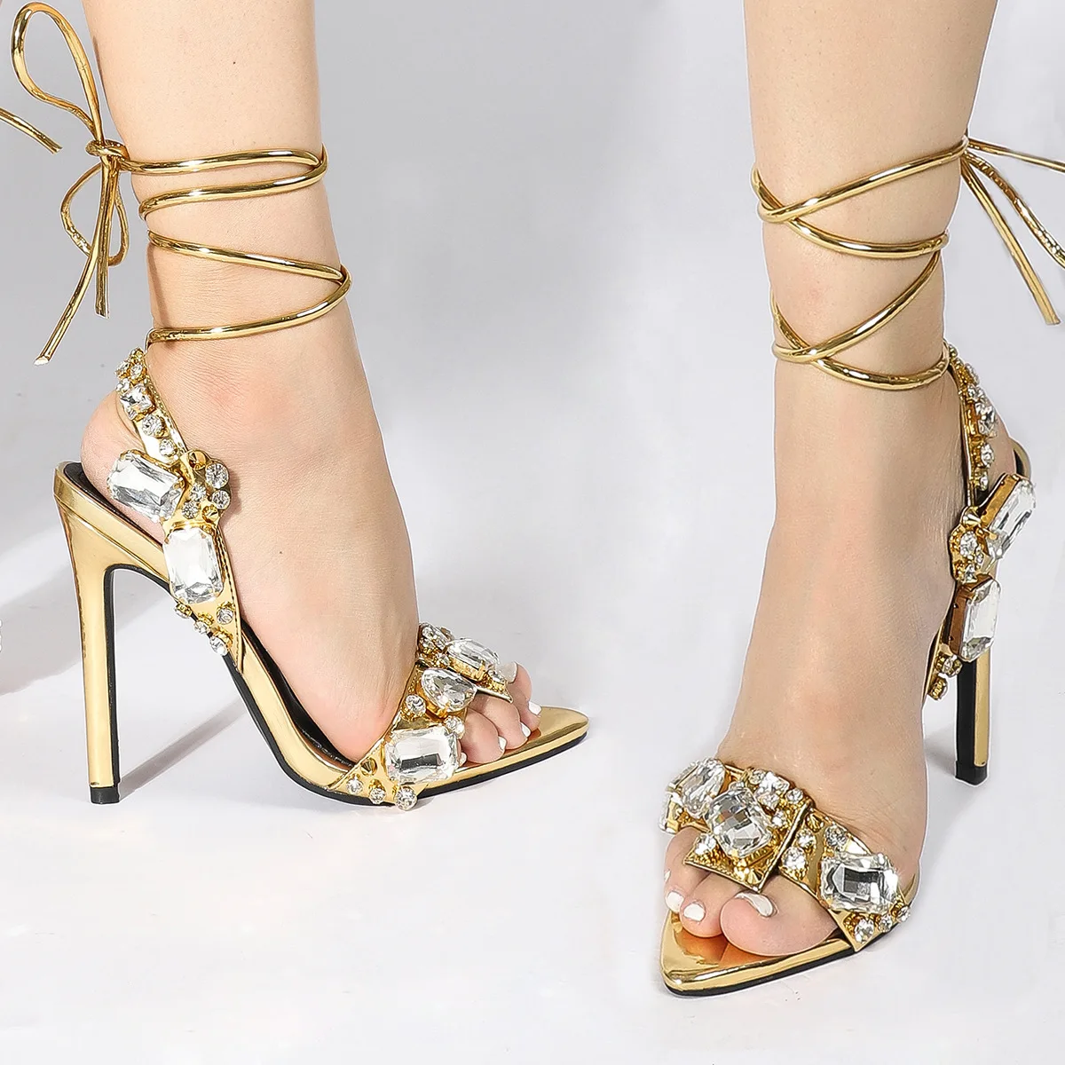 Heavy Work Nail Drill 2022 New European and American Style Red Diamond Pointed Strap Women's Sandals 35-42