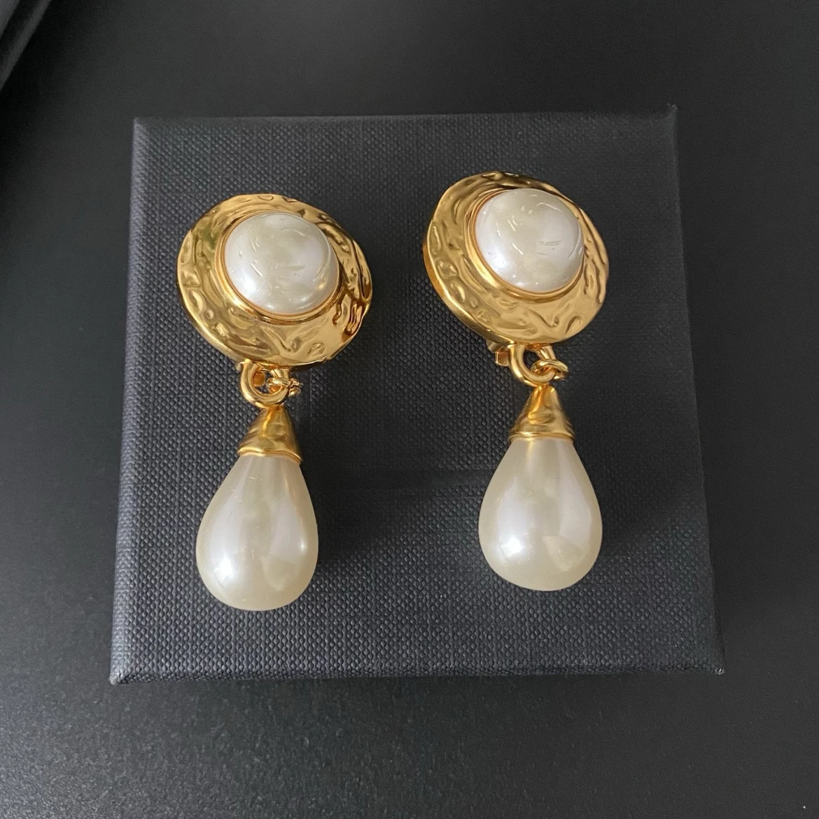 

Европа Америка Классический дизайнерский бренд Жемчужные круглые элегантные серьги-клипсы для ушей Женские винтажные роскошные ювелирные изделия